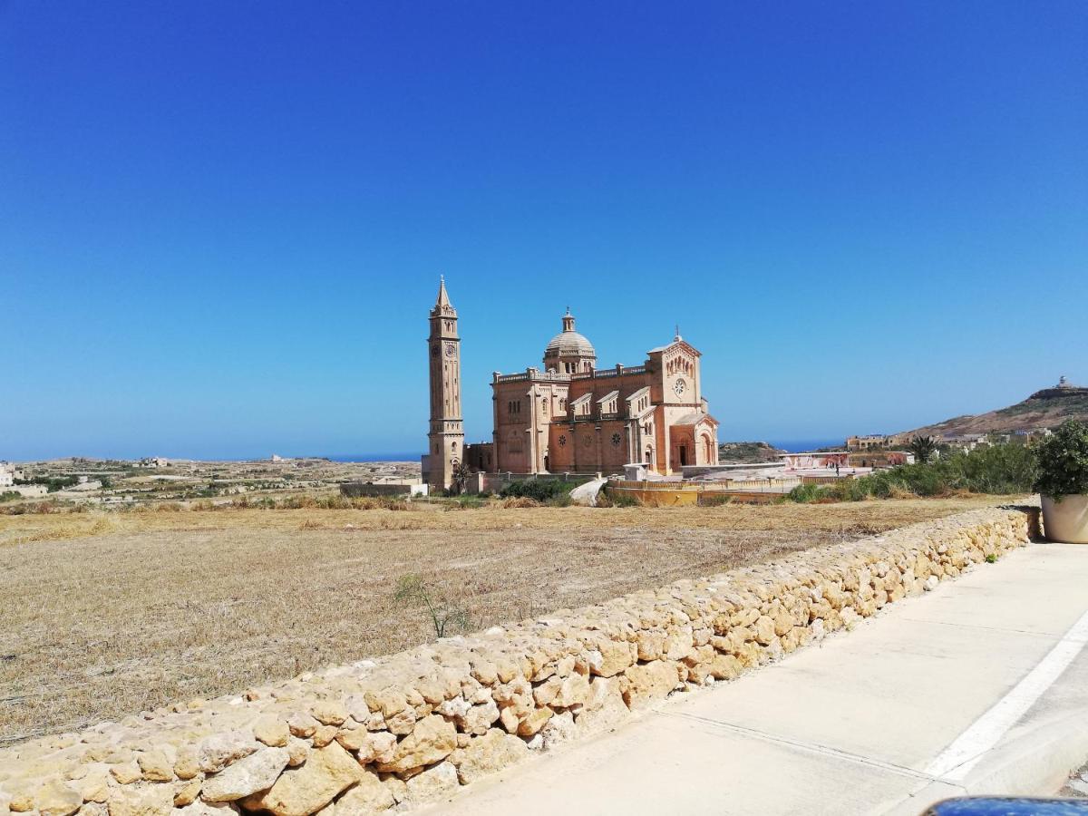 Fiftyfour West Boutique Living Bed & Breakfast Għarb Dış mekan fotoğraf