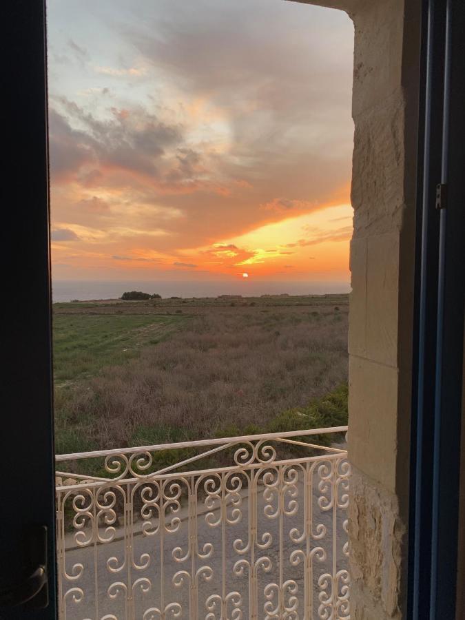 Fiftyfour West Boutique Living Bed & Breakfast Għarb Dış mekan fotoğraf