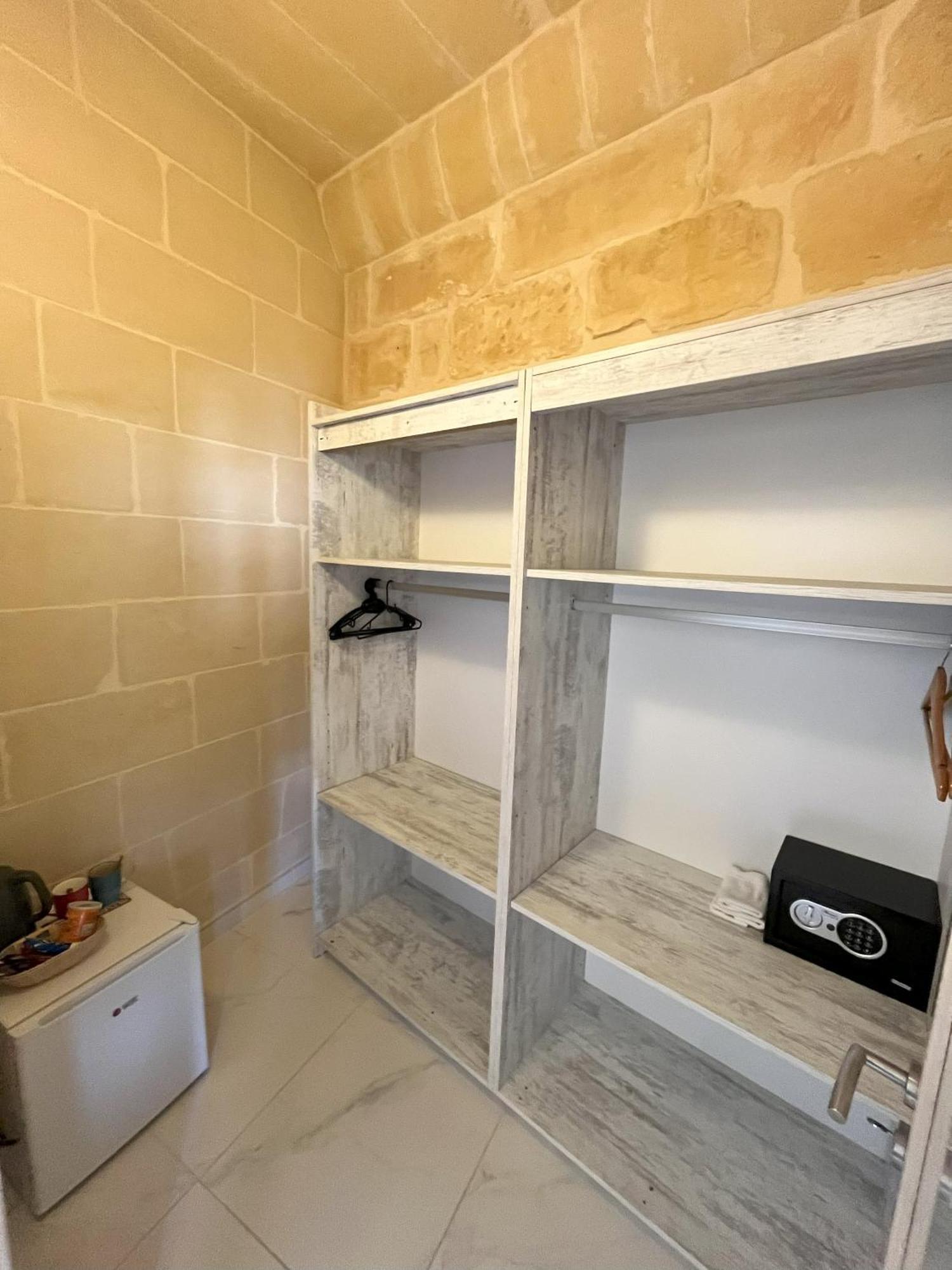 Fiftyfour West Boutique Living Bed & Breakfast Għarb Dış mekan fotoğraf