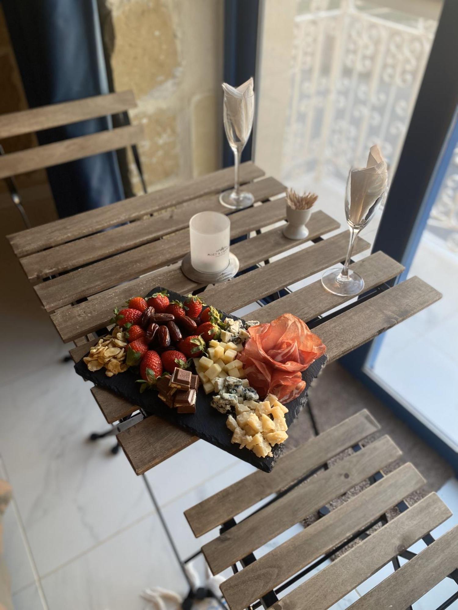 Fiftyfour West Boutique Living Bed & Breakfast Għarb Dış mekan fotoğraf