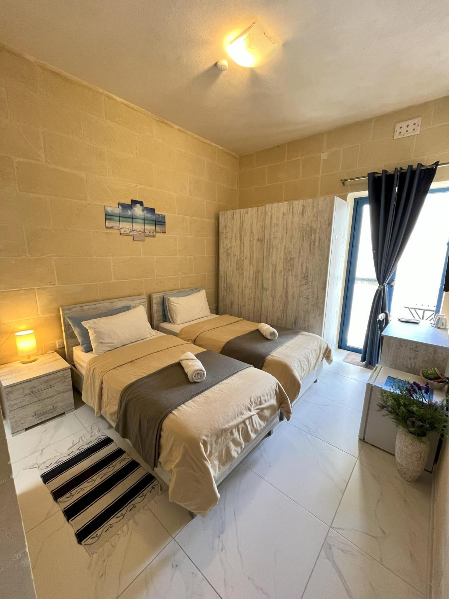 Fiftyfour West Boutique Living Bed & Breakfast Għarb Dış mekan fotoğraf