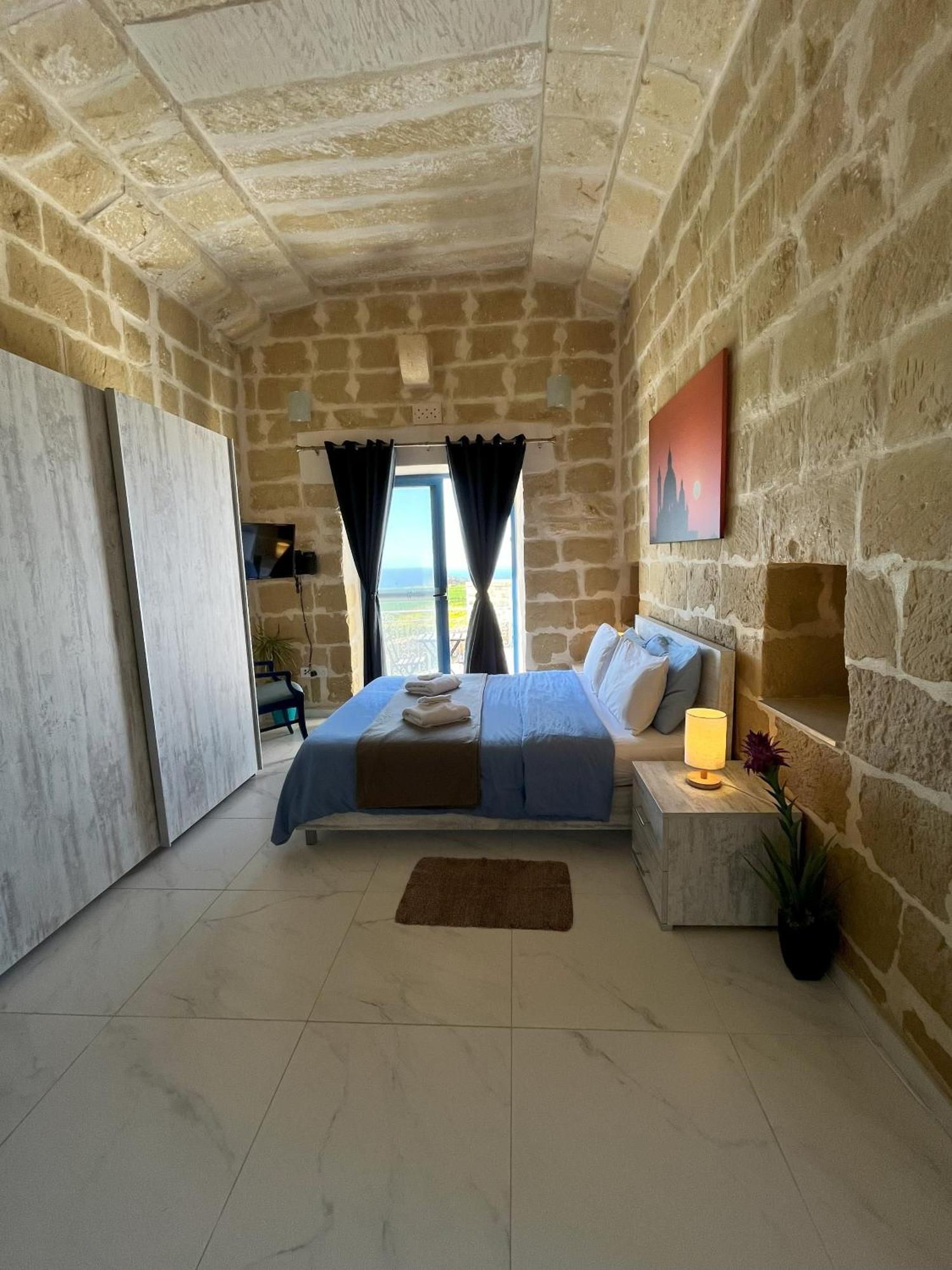 Fiftyfour West Boutique Living Bed & Breakfast Għarb Dış mekan fotoğraf