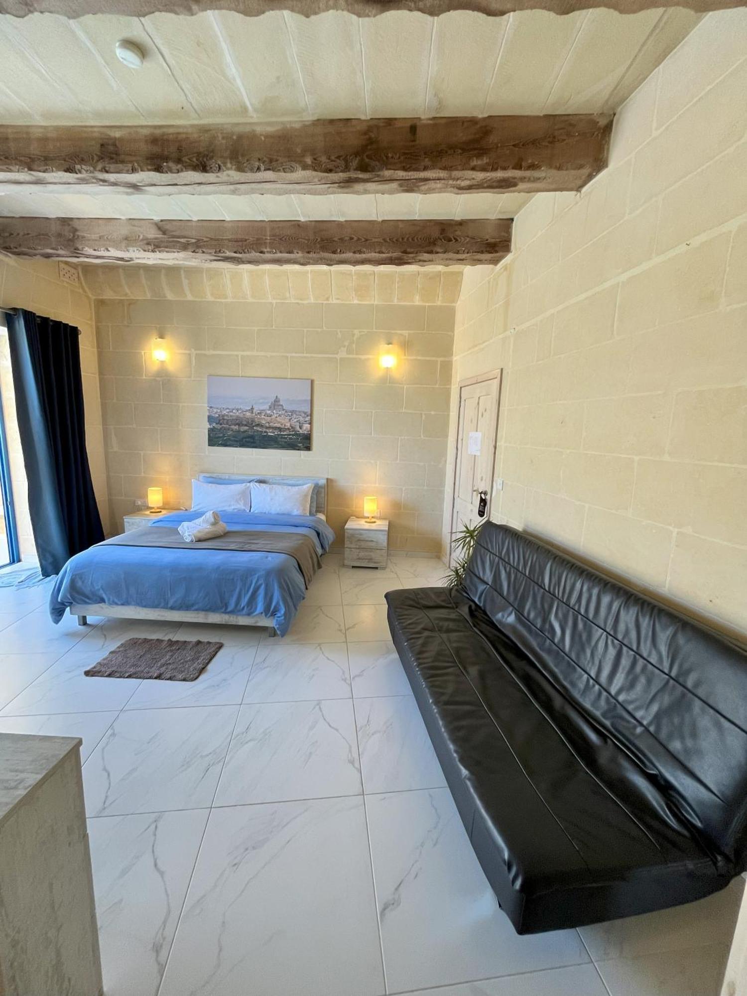 Fiftyfour West Boutique Living Bed & Breakfast Għarb Dış mekan fotoğraf
