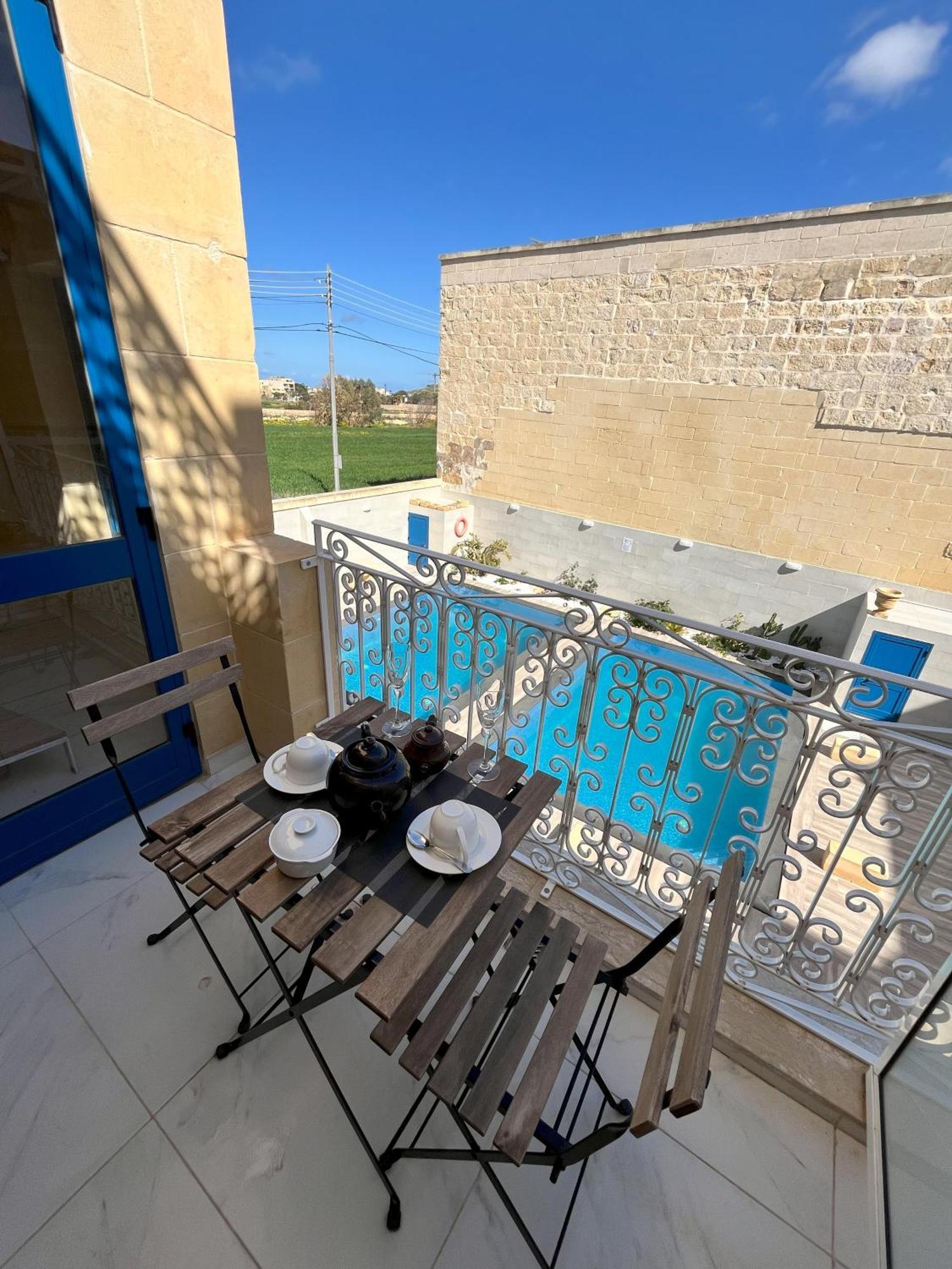 Fiftyfour West Boutique Living Bed & Breakfast Għarb Dış mekan fotoğraf