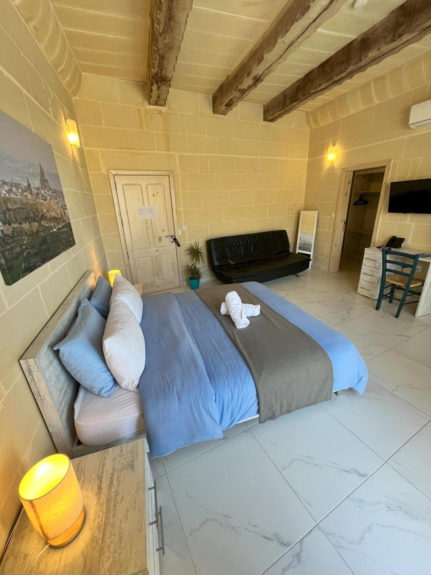 Fiftyfour West Boutique Living Bed & Breakfast Għarb Dış mekan fotoğraf
