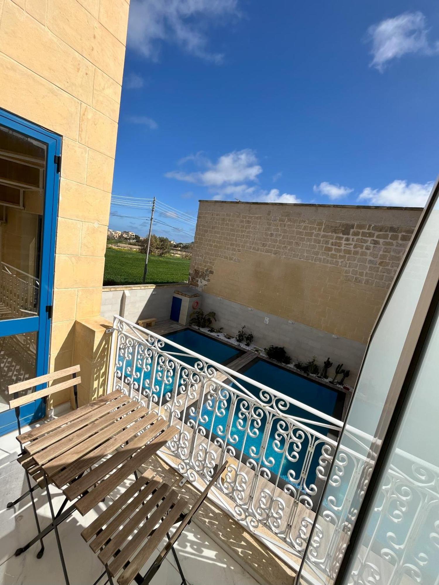 Fiftyfour West Boutique Living Bed & Breakfast Għarb Dış mekan fotoğraf