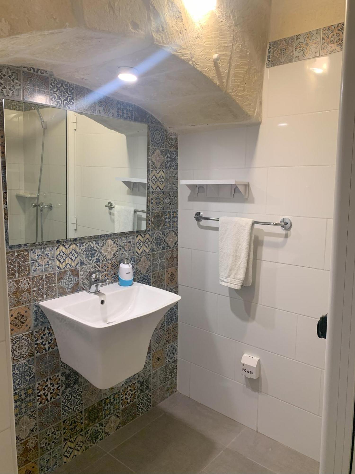 Fiftyfour West Boutique Living Bed & Breakfast Għarb Dış mekan fotoğraf